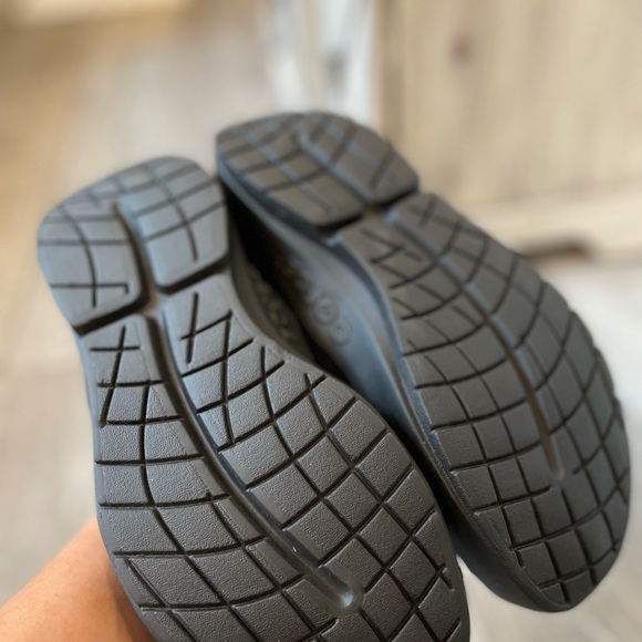 OOFOS Slide on - Picture 2 of 3